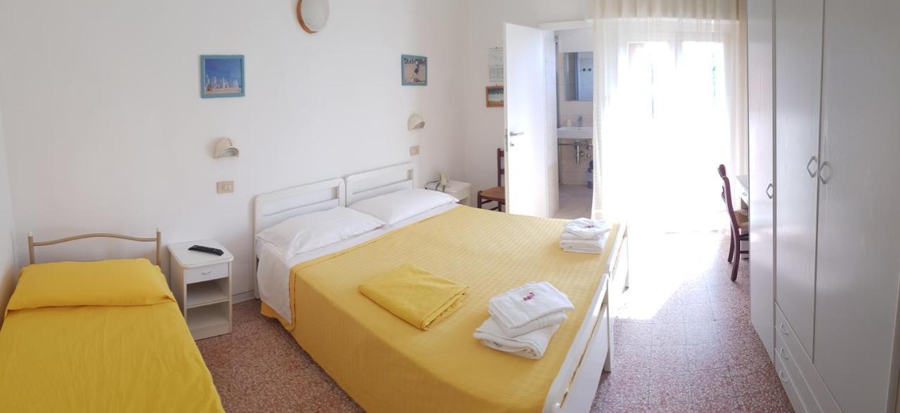 Hotel Le Pleiadi Белариа-Игеа Марина Екстериор снимка