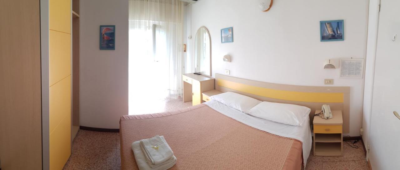 Hotel Le Pleiadi Белариа-Игеа Марина Екстериор снимка