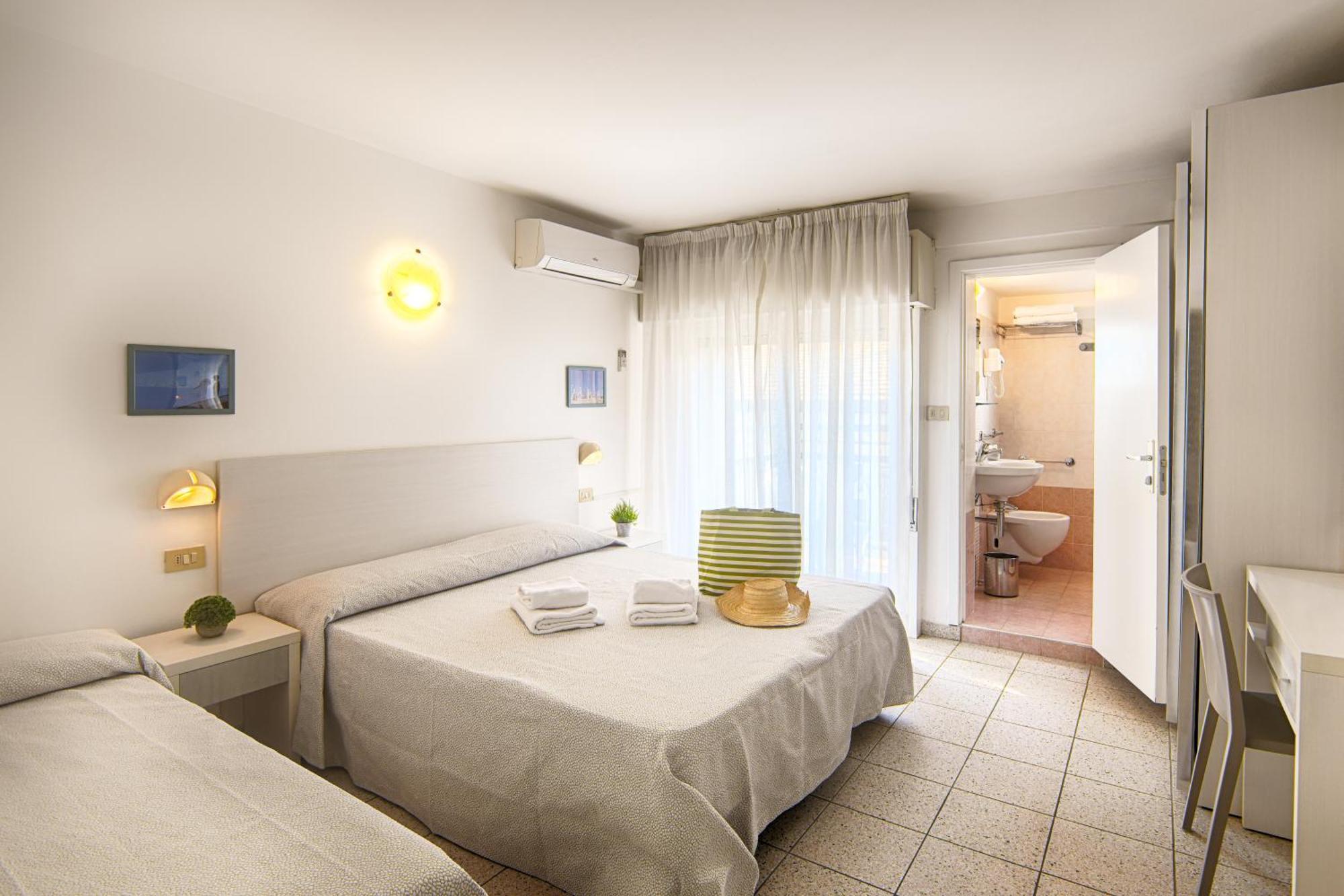 Hotel Le Pleiadi Белариа-Игеа Марина Екстериор снимка