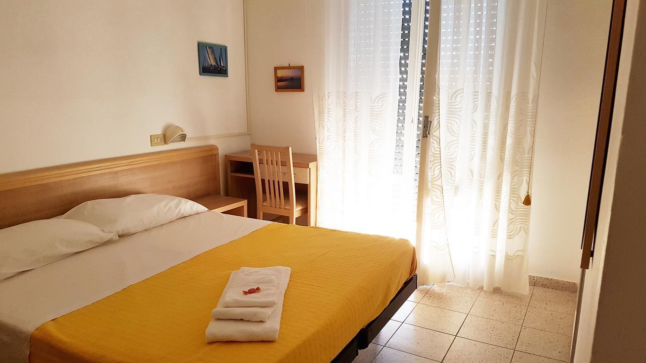 Hotel Le Pleiadi Белариа-Игеа Марина Екстериор снимка