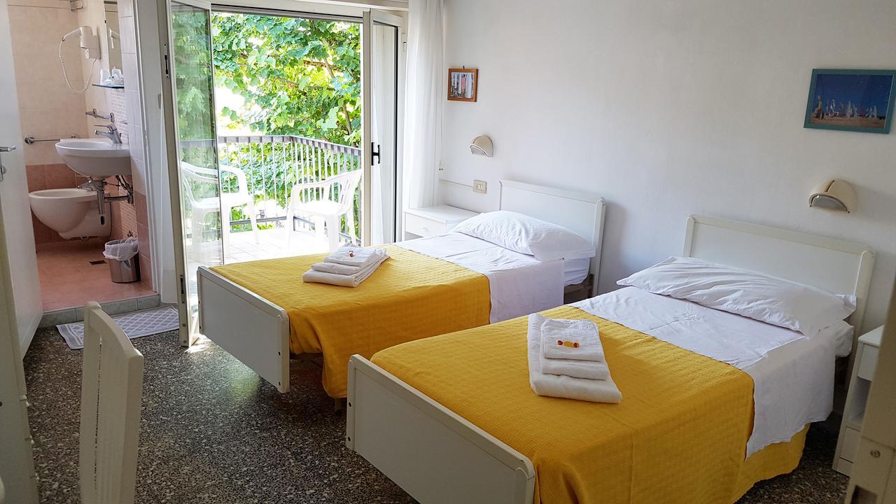 Hotel Le Pleiadi Белариа-Игеа Марина Екстериор снимка